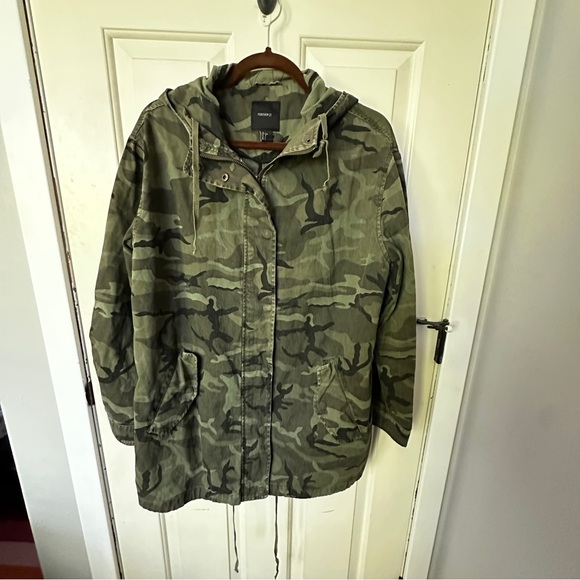 Women’s Forever 21 Green Camouflage Jacket - Picture 2 of 5